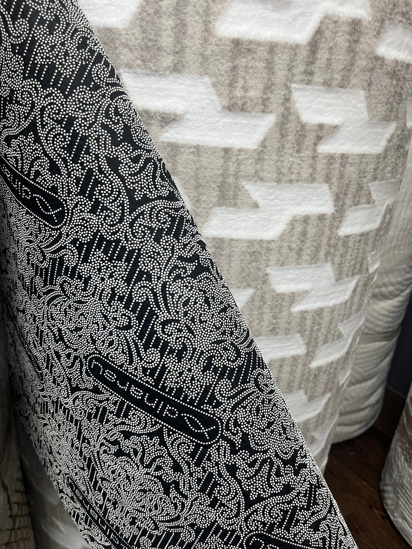 Tapis sur mesure "éclair stylisé" Ardasia