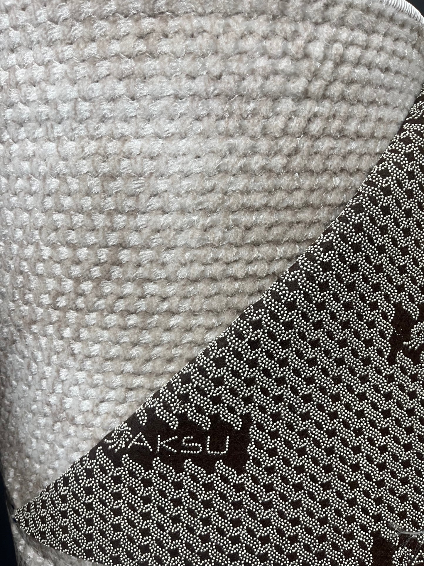 Tapis sur mesure "écaille rose" Ardasia