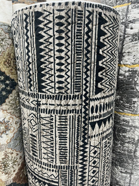 Tapis sur mesure "tribal noir" Ardasia