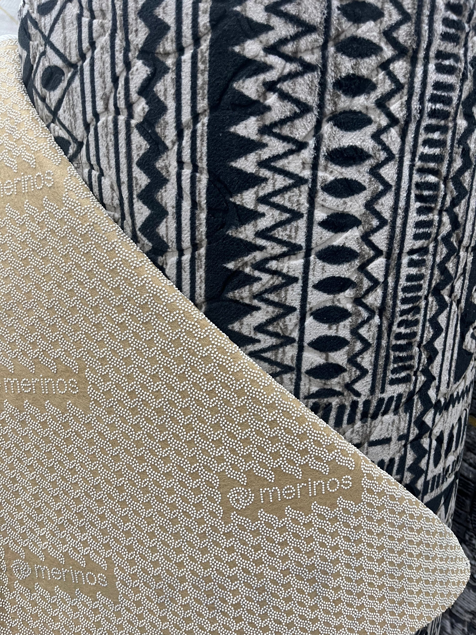 Tapis sur mesure "tribal noir" Ardasia