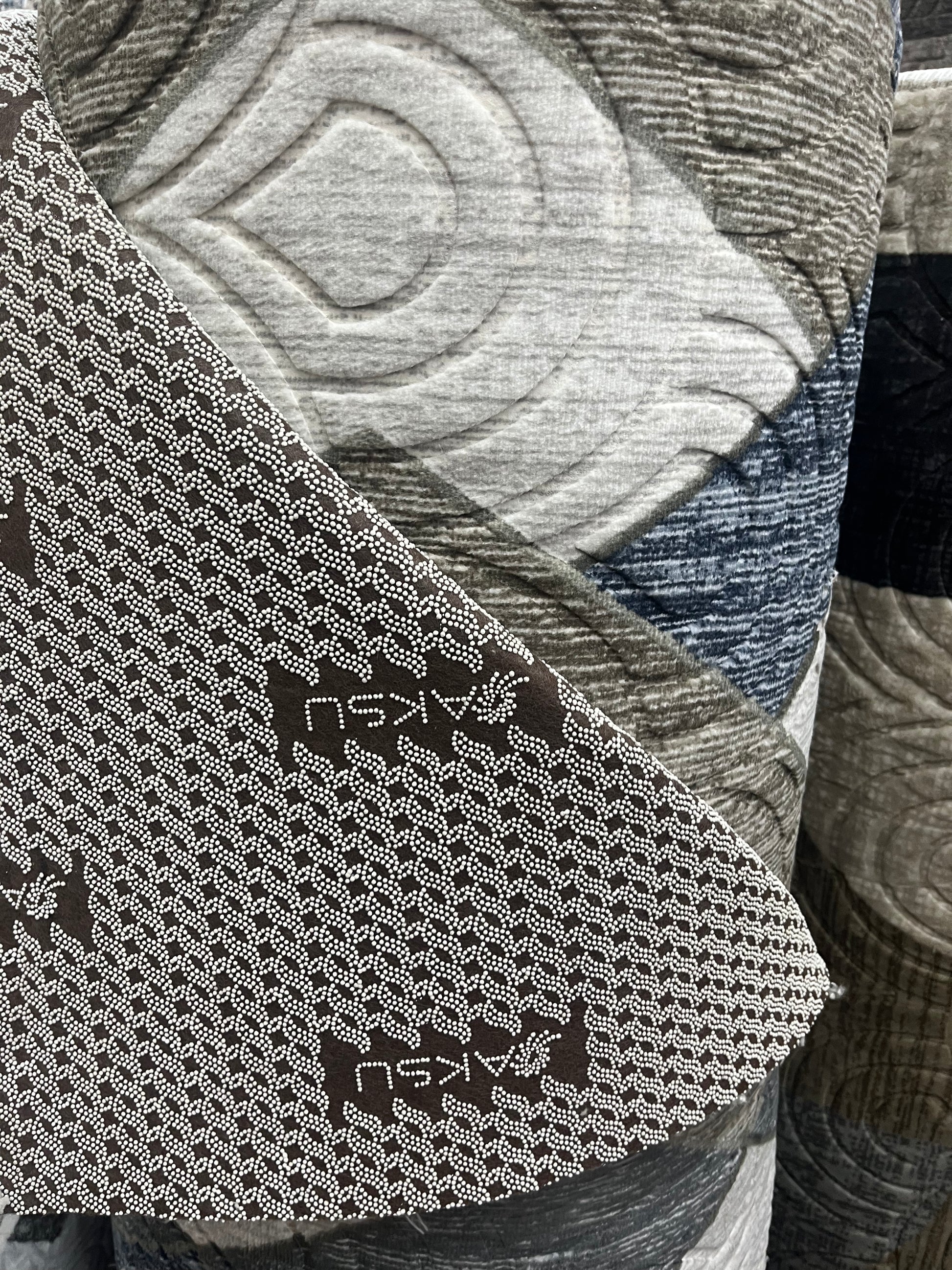 Tapis sur mesure "prisme gris-bleue" Ardasia