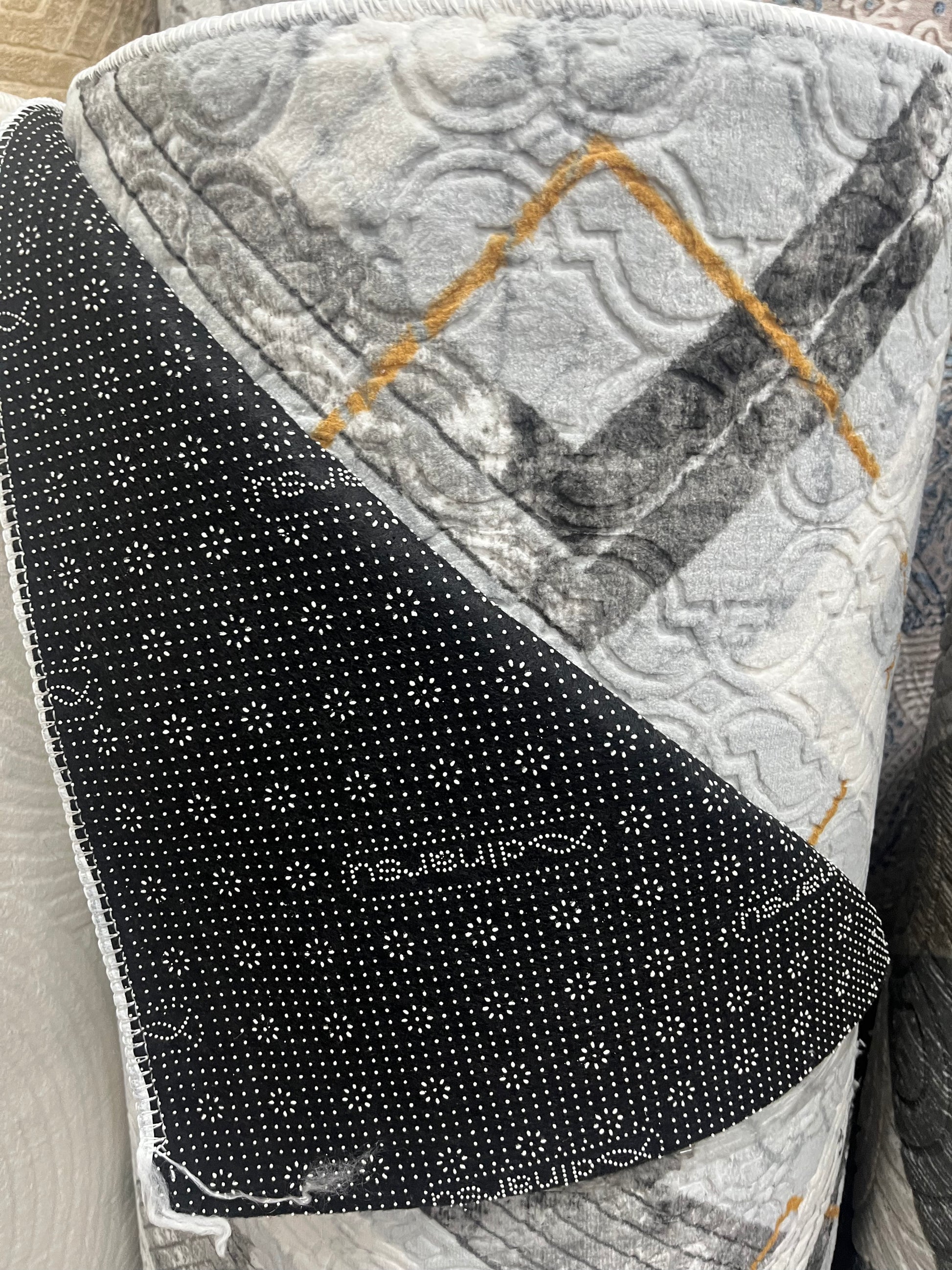 Tapis sur mesure "chevron dorée" Ardasia