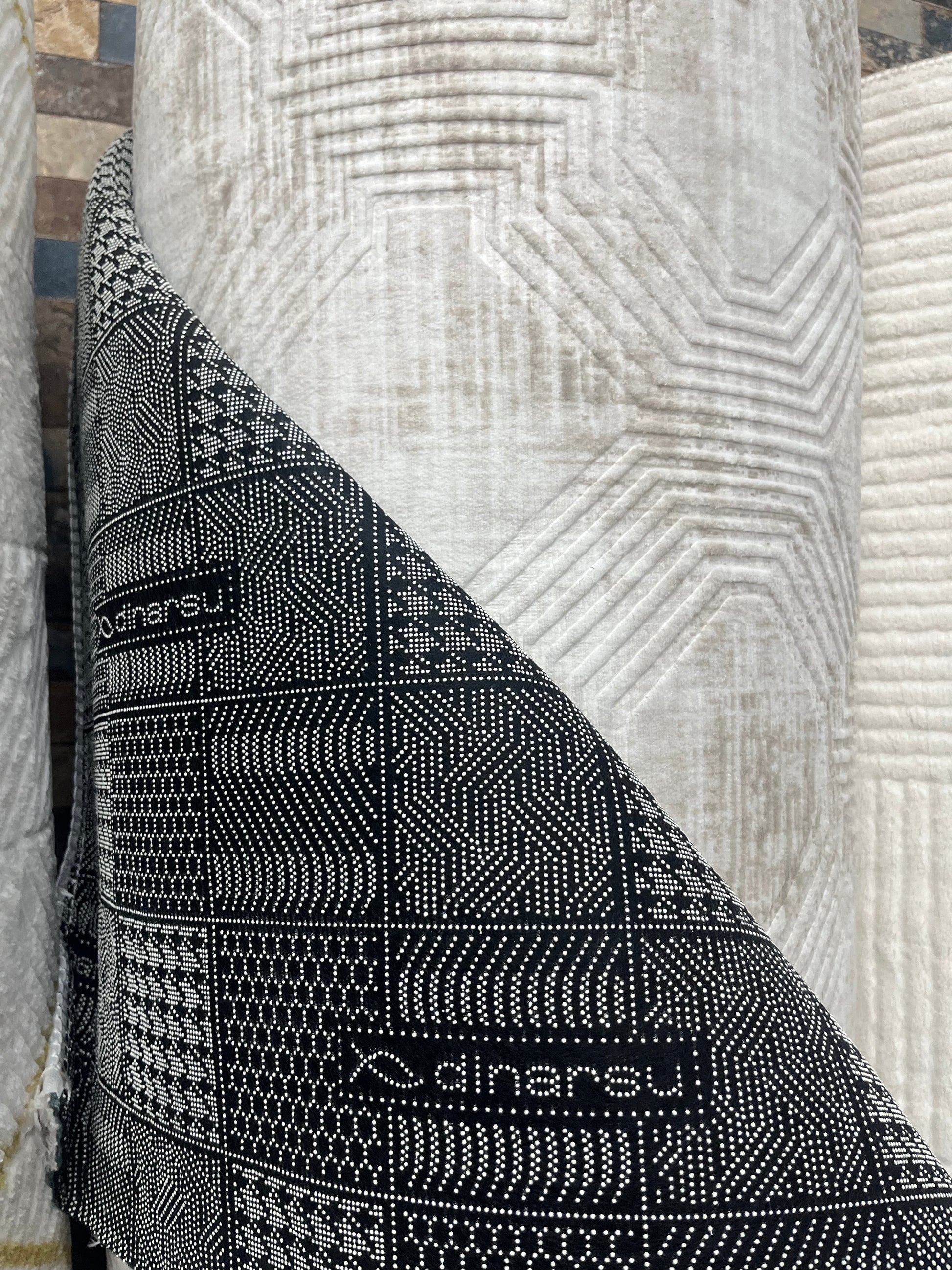Tapis sur mesure "hexa design" Ardasia