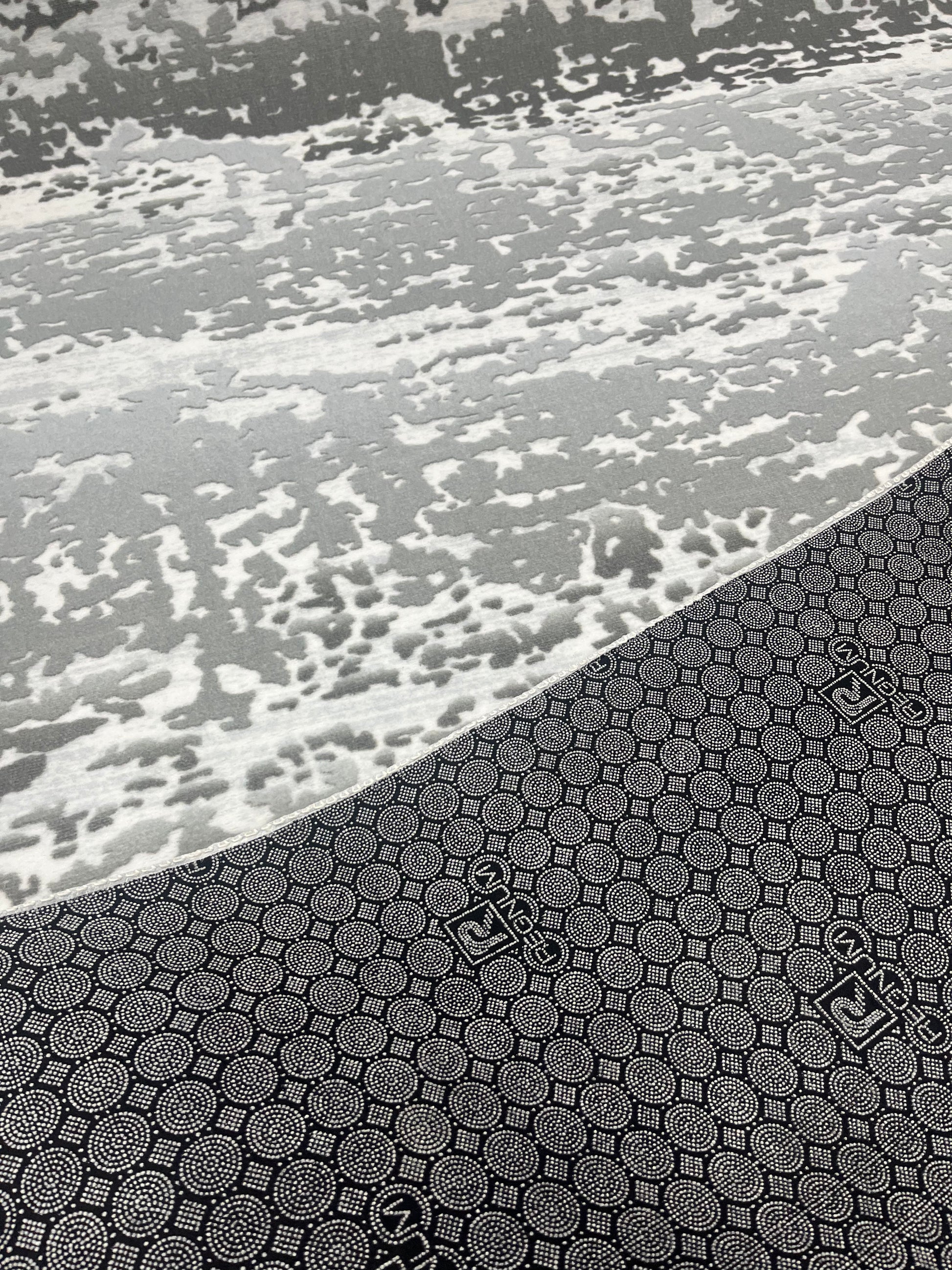 Tapis sur mesure "soft tigré gris" Ardasia