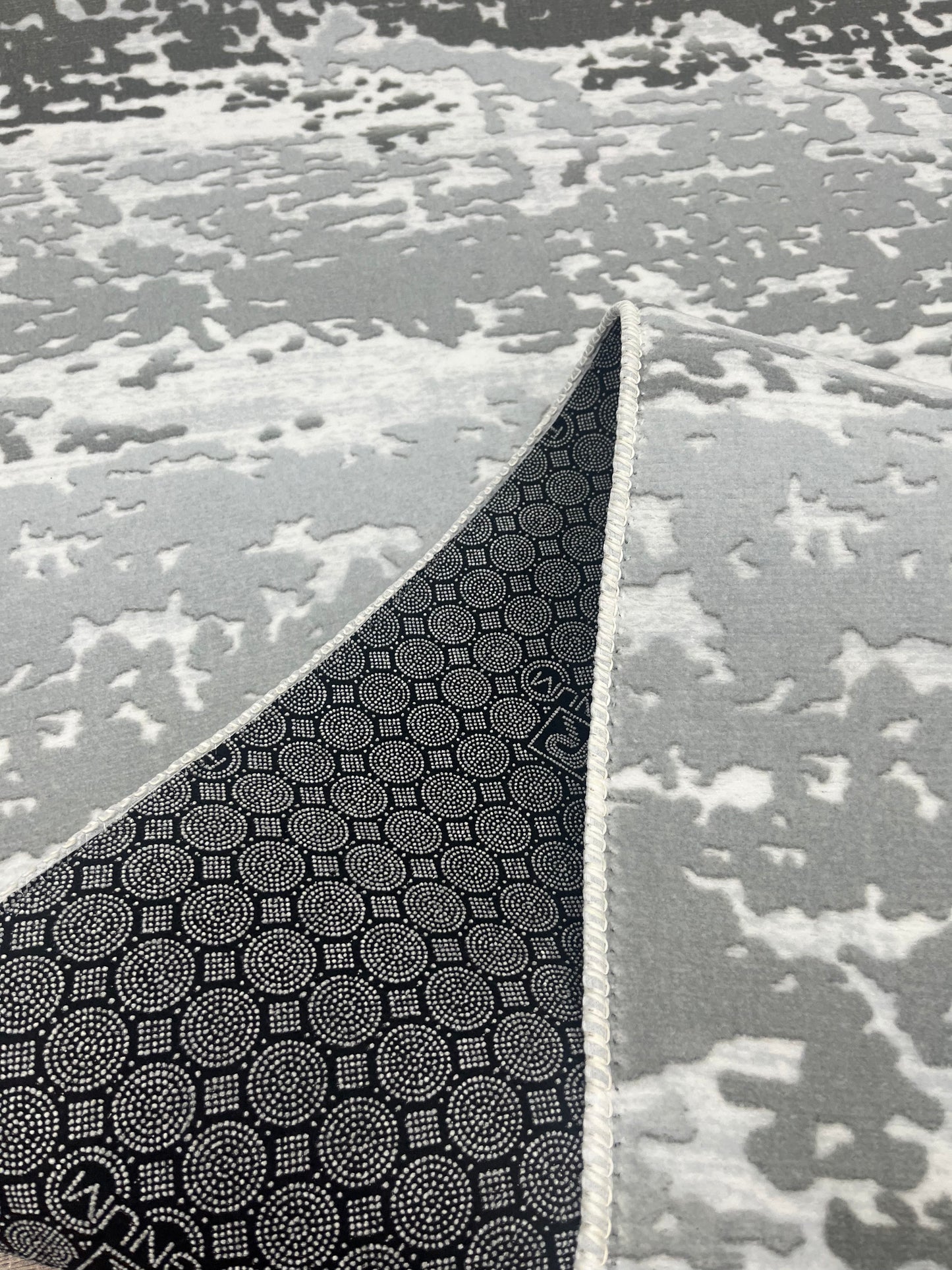 Tapis sur mesure "soft tigré gris" Ardasia