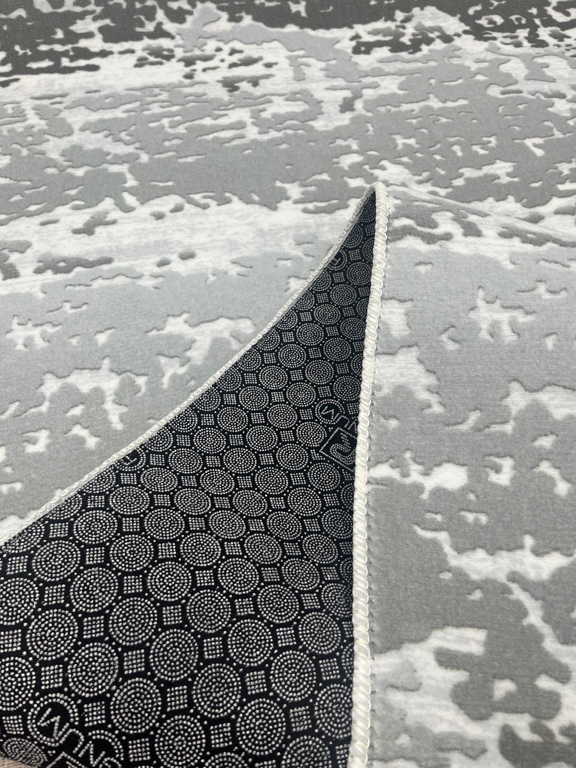 Tapis sur mesure "soft tigré gris" Ardasia