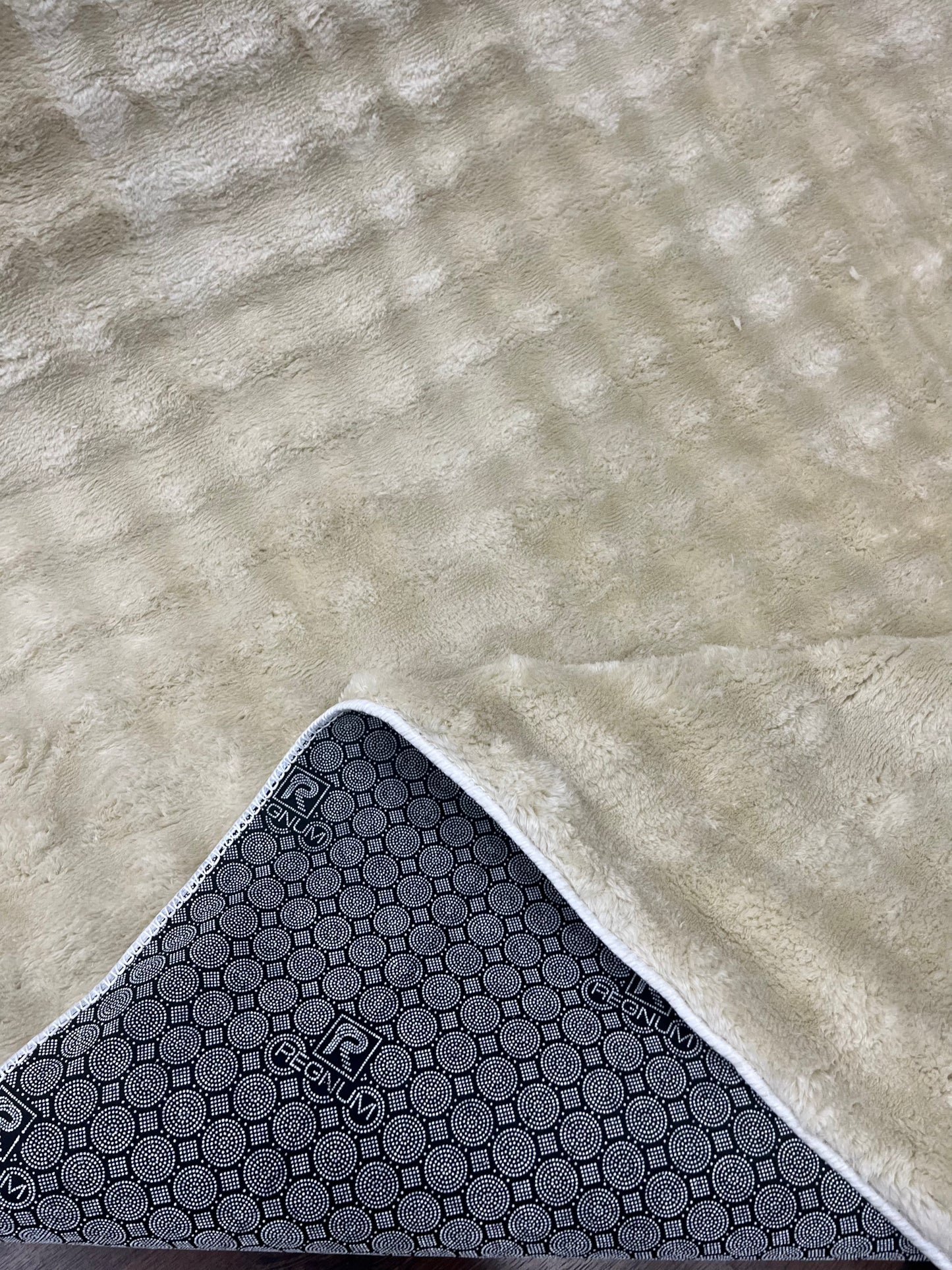 Tapis sur mesure " Shaggy bubble beige" Ardasia